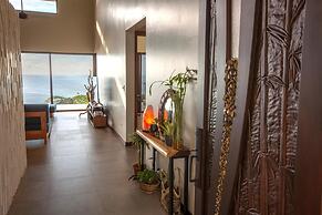 Luxe 4 Bdrm Villa w Epic Oceanview Infinity Pool