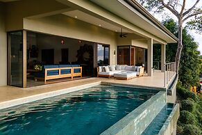 Luxe 4 Bdrm Villa w Epic Oceanview Infinity Pool