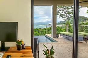 Luxe 4 Bdrm Villa w Epic Oceanview Infinity Pool