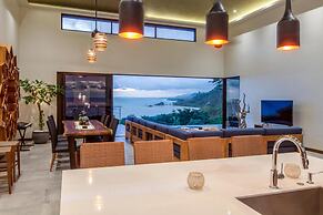 Luxe 4 Bdrm Villa w Epic Oceanview Infinity Pool