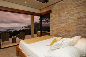 Luxe 4 Bdrm Villa w Epic Oceanview Infinity Pool