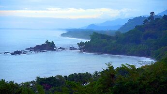 Luxe 4 Bdrm Villa w Epic Oceanview Infinity Pool
