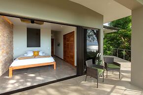 Luxe 4 Bdrm Villa w Epic Oceanview Infinity Pool