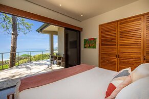 Luxe 4 Bdrm Villa w Epic Oceanview Infinity Pool