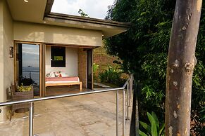 Luxe 4 Bdrm Villa w Epic Oceanview Infinity Pool