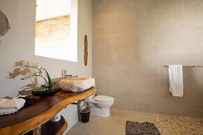 Luxe 4 Bdrm Villa w Epic Oceanview Infinity Pool