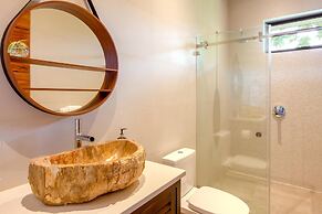 Luxe 4 Bdrm Villa w Epic Oceanview Infinity Pool