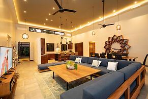 Luxe 4 Bdrm Villa w Epic Oceanview Infinity Pool