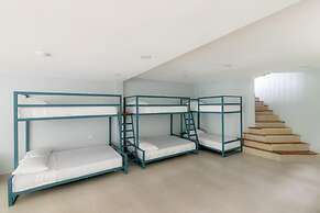 34 Guests Must Check This Truly Luxury Villa