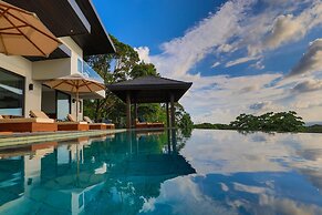 Dreamy Jungle Ocean-view Luxury Villa w Pool
