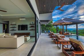 Dreamy Jungle Ocean-view Luxury Villa w Pool