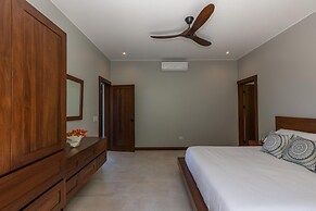 Dreamy Jungle Ocean-view Luxury Villa w Pool