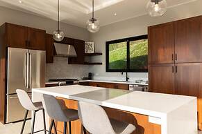 Dreamy Jungle Ocean-view Luxury Villa w Pool