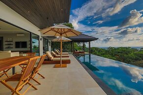 Dreamy Jungle Ocean-view Luxury Villa w Pool