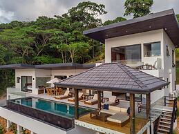 Dreamy Jungle Ocean-view Luxury Villa w Pool
