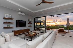 Dreamy Jungle Ocean-view Luxury Villa w Pool