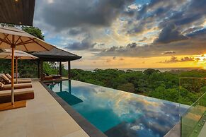 Dreamy Jungle Ocean-view Luxury Villa w Pool