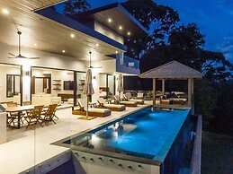 Dreamy Jungle Ocean-view Luxury Villa w Pool
