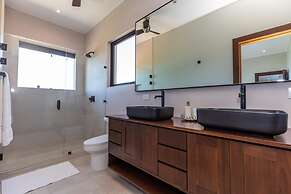 Dreamy Jungle Ocean-view Luxury Villa w Pool