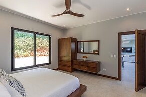 Dreamy Jungle Ocean-view Luxury Villa w Pool