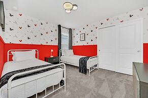 2089elcir 8 Bedroom Villa by RedAwning