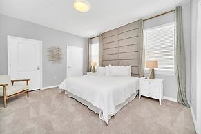 2089elcir 8 Bedroom Villa by RedAwning