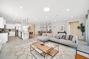 2089elcir 8 Bedroom Villa by RedAwning