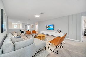 2089elcir 8 Bedroom Villa by RedAwning