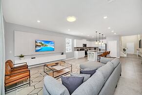 2089elcir 8 Bedroom Villa by RedAwning