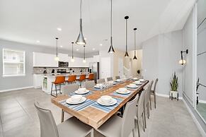 2089elcir 8 Bedroom Villa by RedAwning