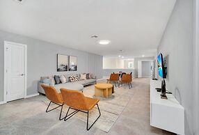 2089elcir 8 Bedroom Villa by RedAwning