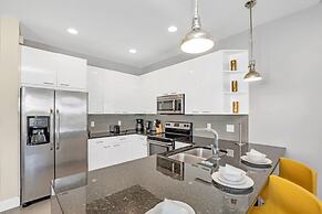 1511retreat 3 Bedroom Townhouse by Redawning