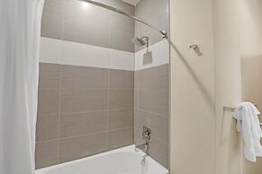 1511retreat 3 Bedroom Townhouse by Redawning