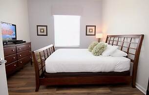 Penthouse Lake View 3 Bed Condo Convention Center 3 Bedroom Condo by R