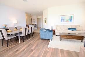 Penthouse Lake View 3 Bed Condo Convention Center 3 Bedroom Condo by R