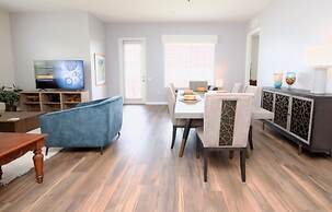 Penthouse Lake View 3 Bed Condo Convention Center 3 Bedroom Condo by R