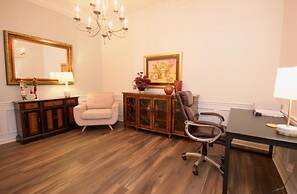 Penthouse Lake View 3 Bed Condo Convention Center 3 Bedroom Condo by R