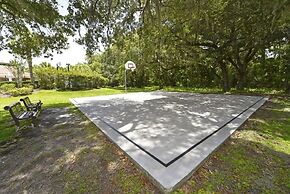 Lakeside 4-bed Pool Home At Villa Sol 4 Bedroom Home by Redawning