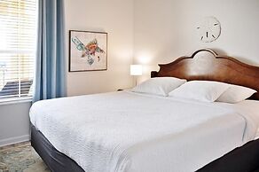 3 Bed Penthouse Near Convention Center! 3 Bedroom Condo by RedAwning