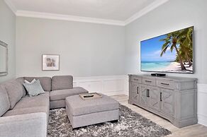 3 Bed Penthouse Near Convention Center! 3 Bedroom Condo by RedAwning