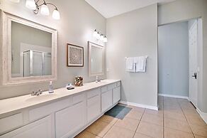 3 Bed Penthouse Near Convention Center! 3 Bedroom Condo by RedAwning