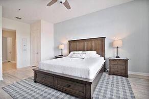 3 Bed Penthouse Near Convention Center! 3 Bedroom Condo by RedAwning