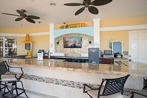 3 Bed Penthouse Near Convention Center! 3 Bedroom Condo by RedAwning