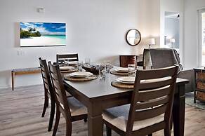 3 Bed Penthouse Near Convention Center! 3 Bedroom Condo by RedAwning