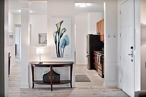 3 Bed Penthouse Near Convention Center! 3 Bedroom Condo by RedAwning