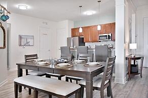 3 Bed Penthouse Near Convention Center! 3 Bedroom Condo by RedAwning