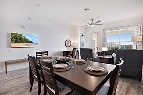 3 Bed Penthouse Near Convention Center! 3 Bedroom Condo by RedAwning