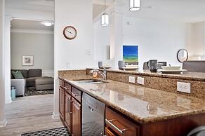 3 Bed Penthouse Near Convention Center! 3 Bedroom Condo by RedAwning