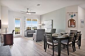 3 Bed Penthouse Near Convention Center! 3 Bedroom Condo by RedAwning