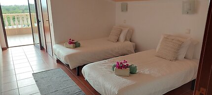 Stunning 8-bed Villa in Estoi